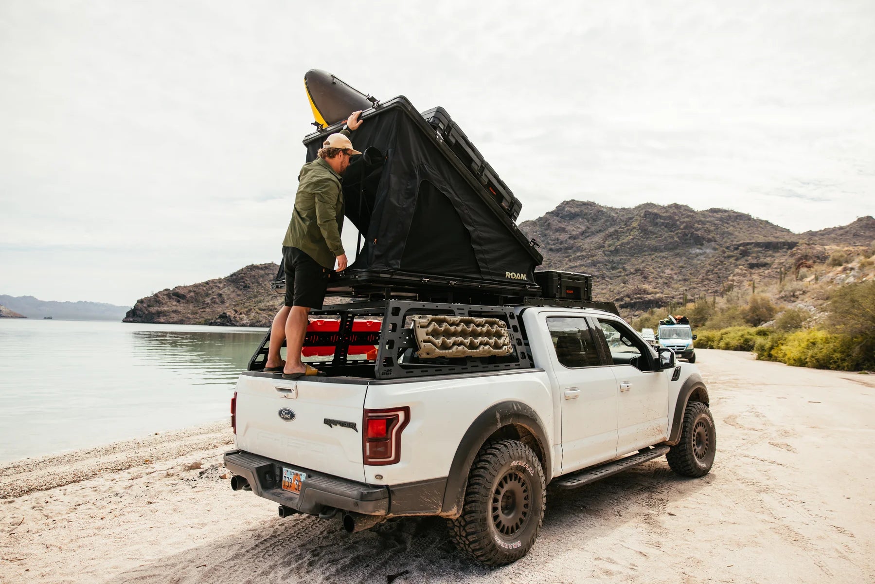 ROAM 'THE DESPERADO' HARDSHELL ROOFTOP TENT