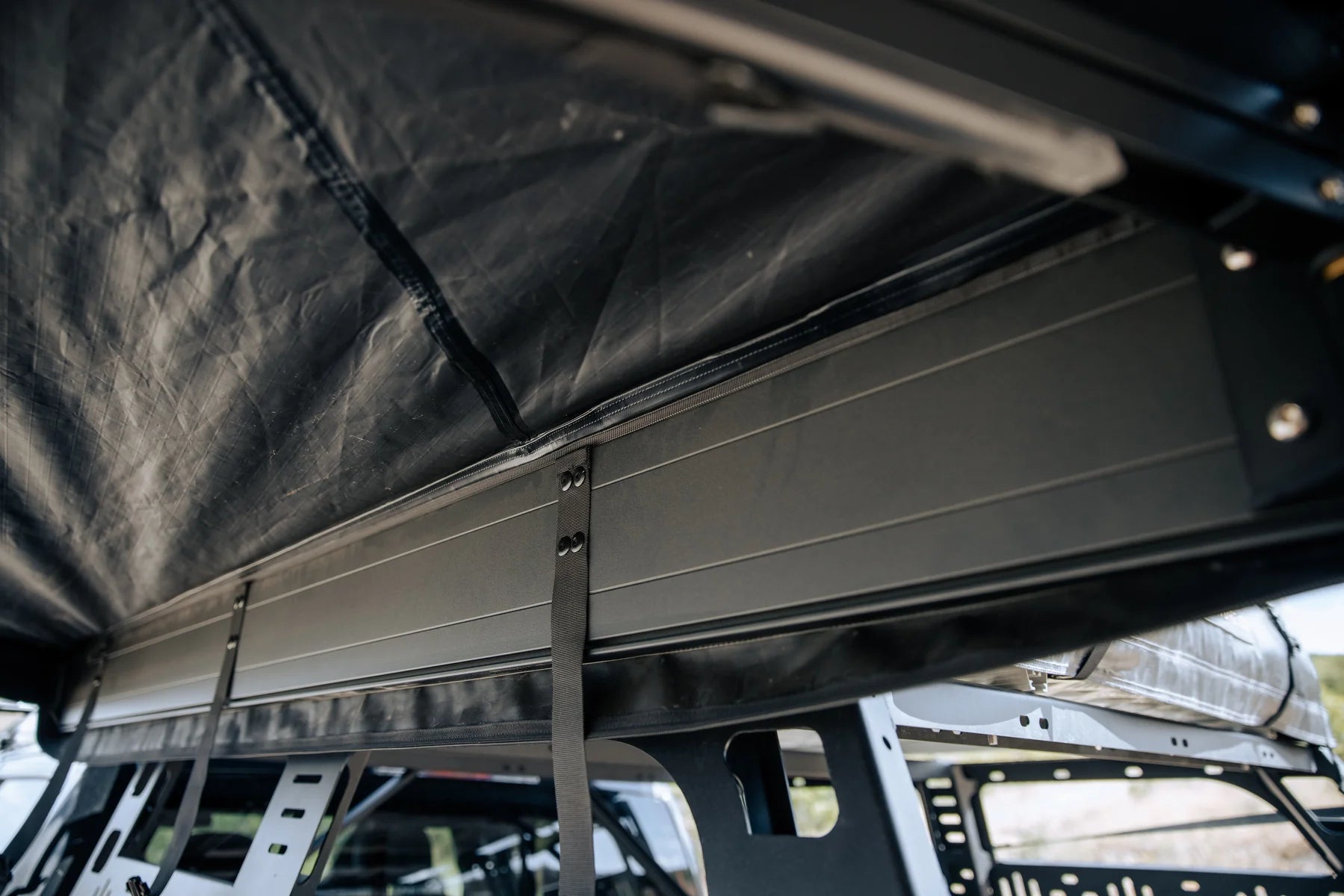 ROAM 'ARC 270' AWNING