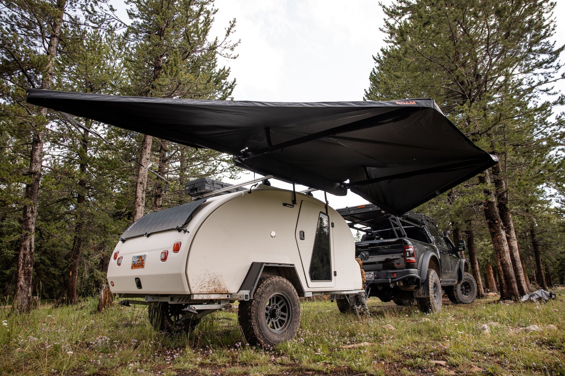 ROAM 'ARC 180' AWNING