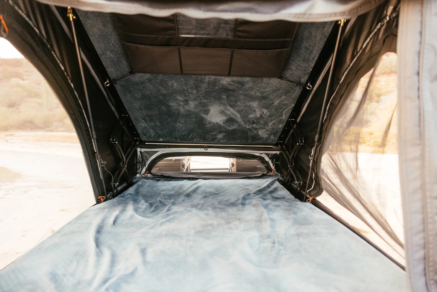 ROAM 'THE DESPERADO' HARDSHELL ROOFTOP TENT